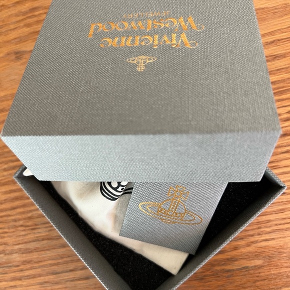 Vivienne Westwood imitation pearls bracelet - Picture 9 of 9